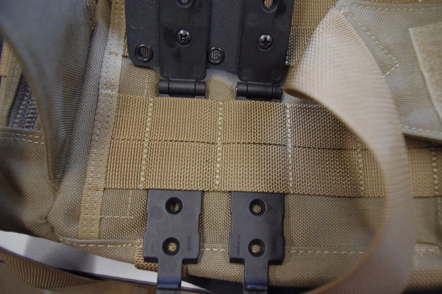 DOUBLE BLADE-TECH MOLLE-LOKS ON A RED HILL CUSTOM MOUNTING PLATE (DOES NOT INCLUDE SHEATH)