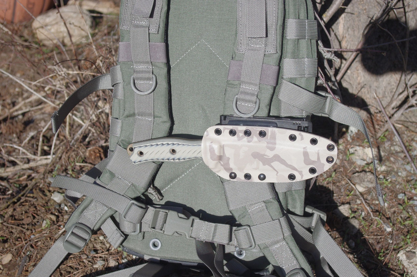 DOUBLE BLADE-TECH MOLLE-LOKS ON A RED HILL CUSTOM MOUNTING PLATE (DOES NOT INCLUDE SHEATH)