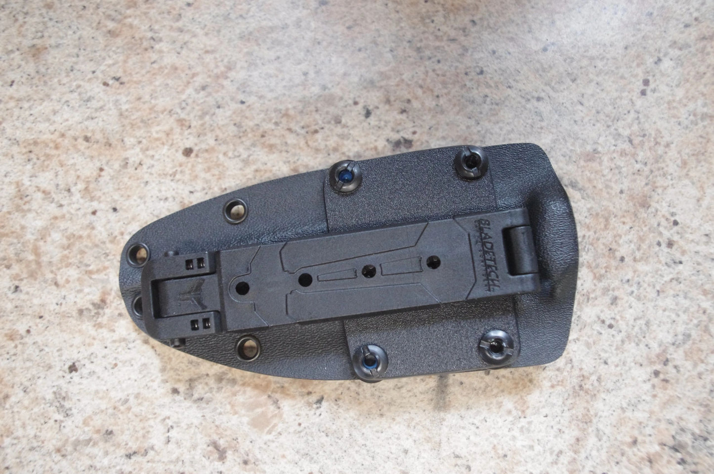SINGLE BLADE-TECH MOLLE-LOK ON A RED HILL CUSTOM MOUNTING PLATE (DOES NOT INCLUDE SHEATH)