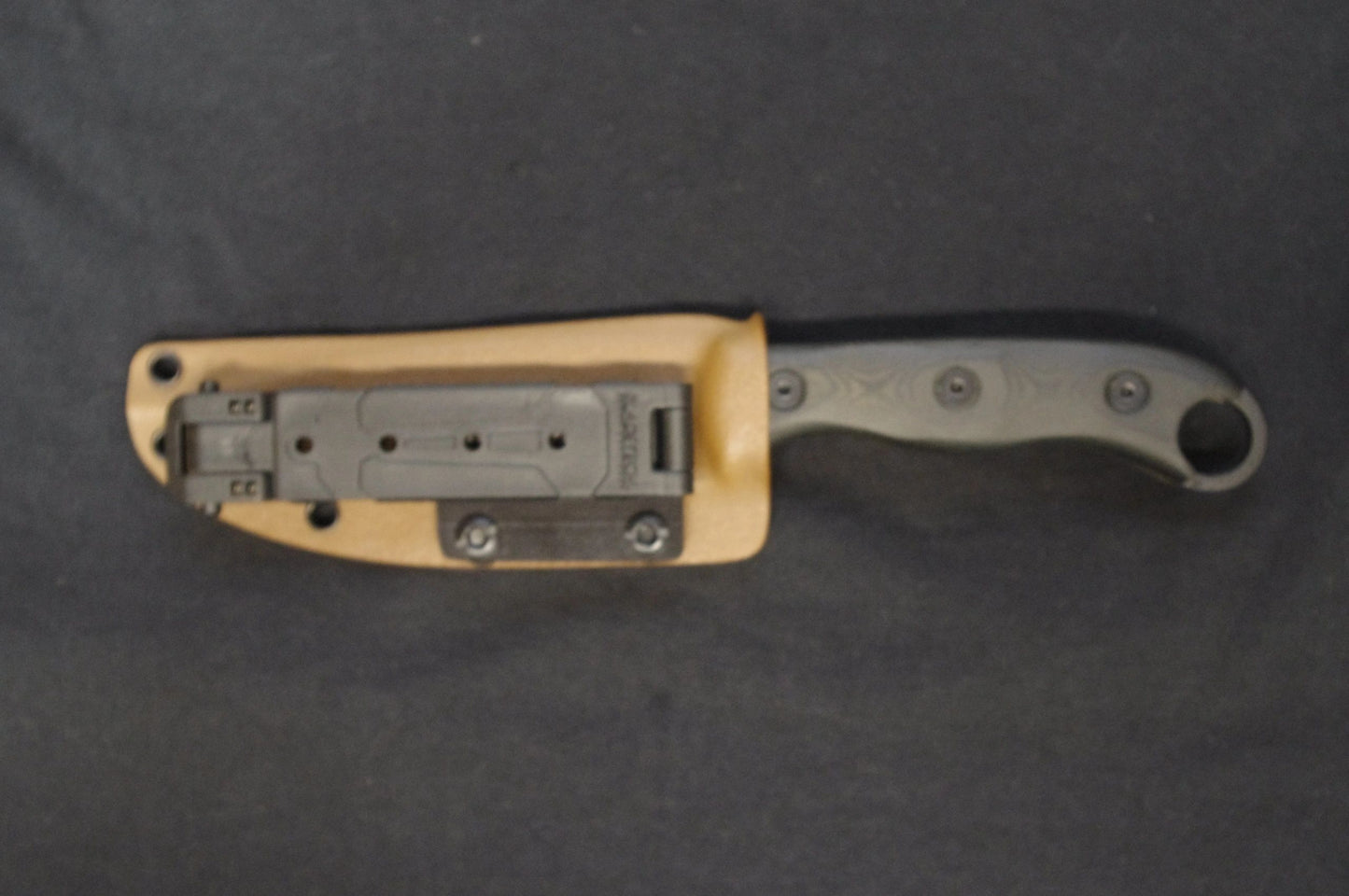 SINGLE BLADE-TECH MOLLE-LOK ON A RED HILL CUSTOM MOUNTING PLATE (DOES NOT INCLUDE SHEATH)